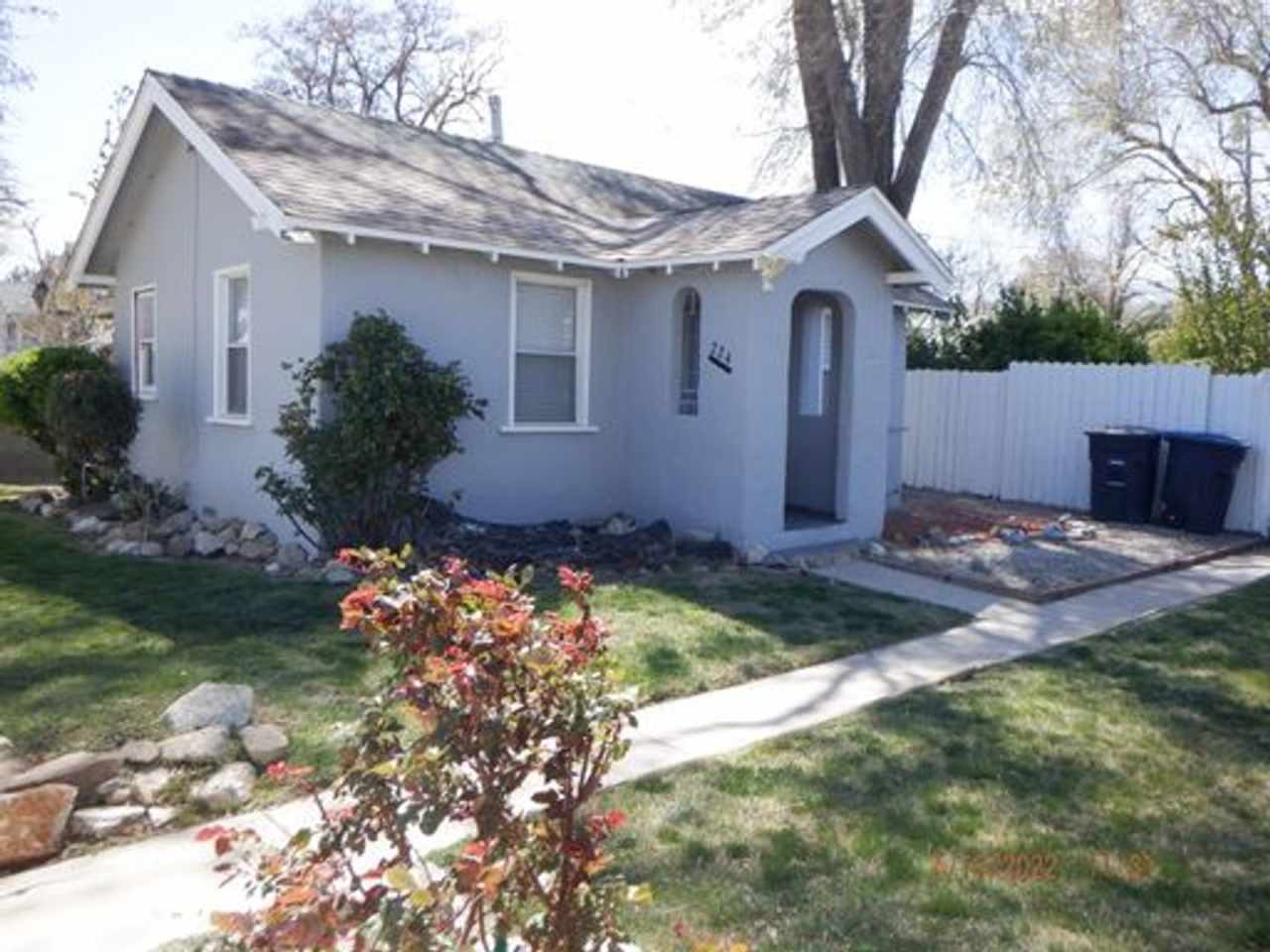 Charming home in Tehachapi - Move In Special: 1/2 off First Month's Rent!