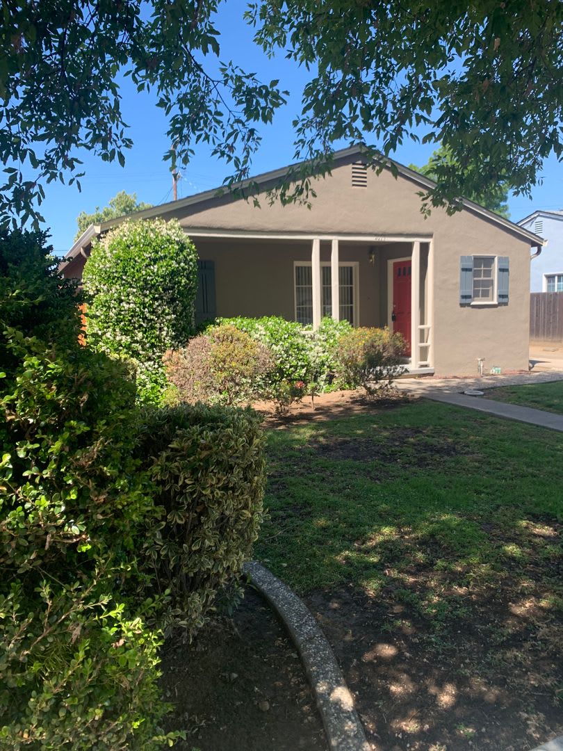 Charming Well Maintained 2/1 Bungalow! Large Yard with Storage! Excellent Willow Glen Location!