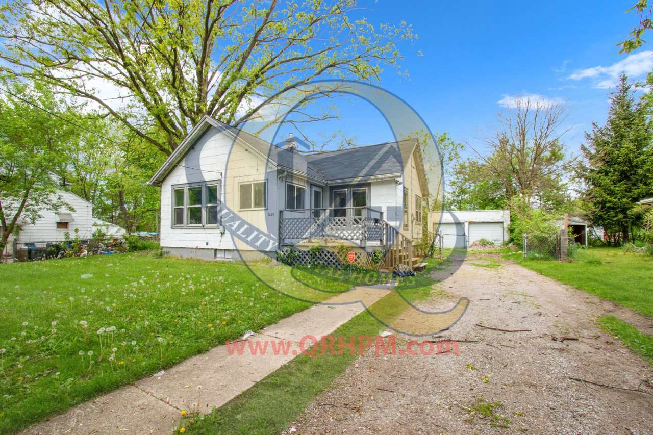 Available Now! 2 beds with Garage!