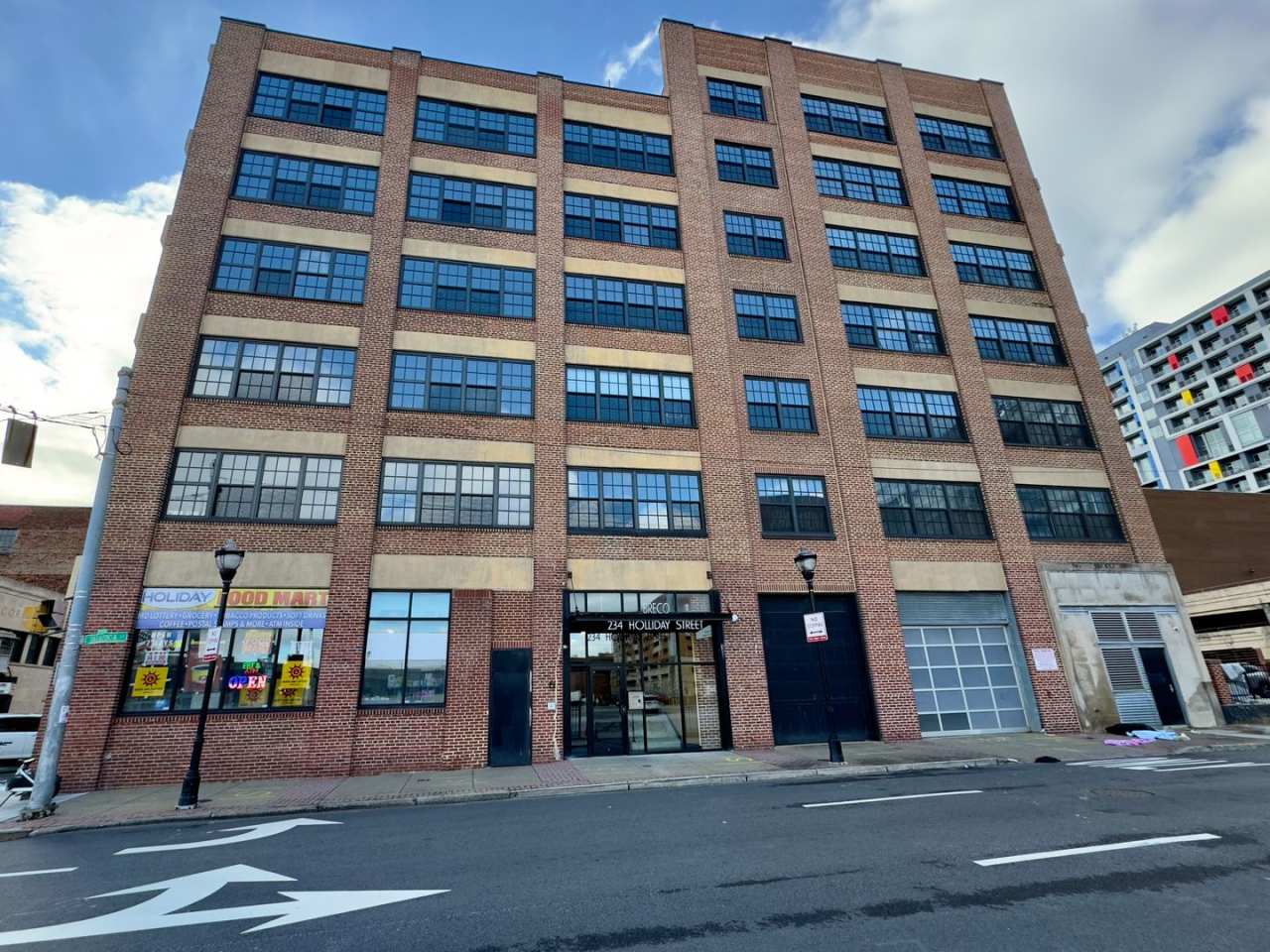 Stunning Industrial-Contemporary One Bedroom Condo- Parking included!