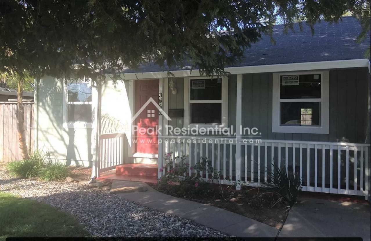 Charming Tahoe Park 3bd/1ba Home