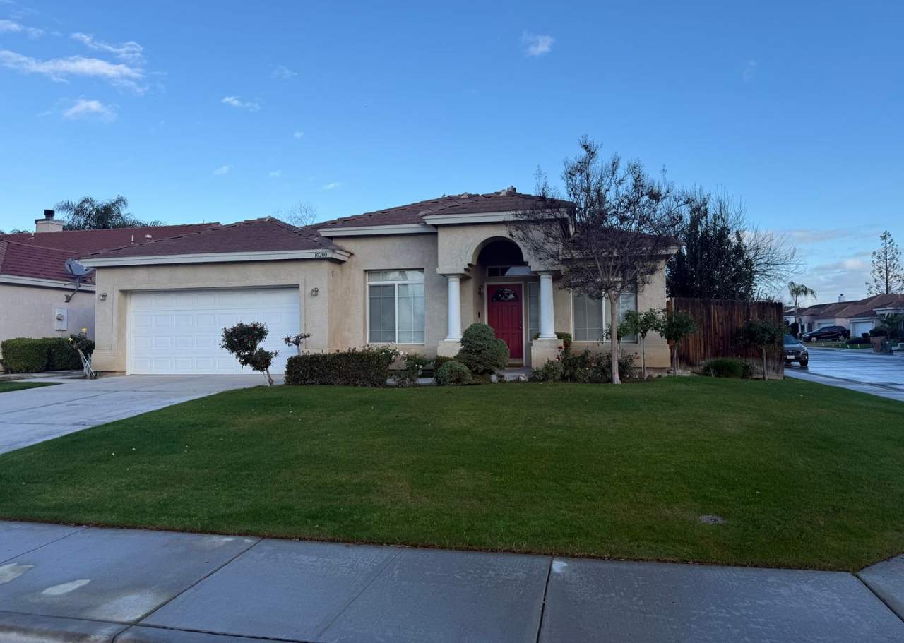 Spacious 4-Bedroom Corner Home MOVE IN SPECIAL