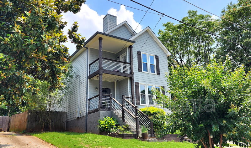 952 Violet Street Southeast