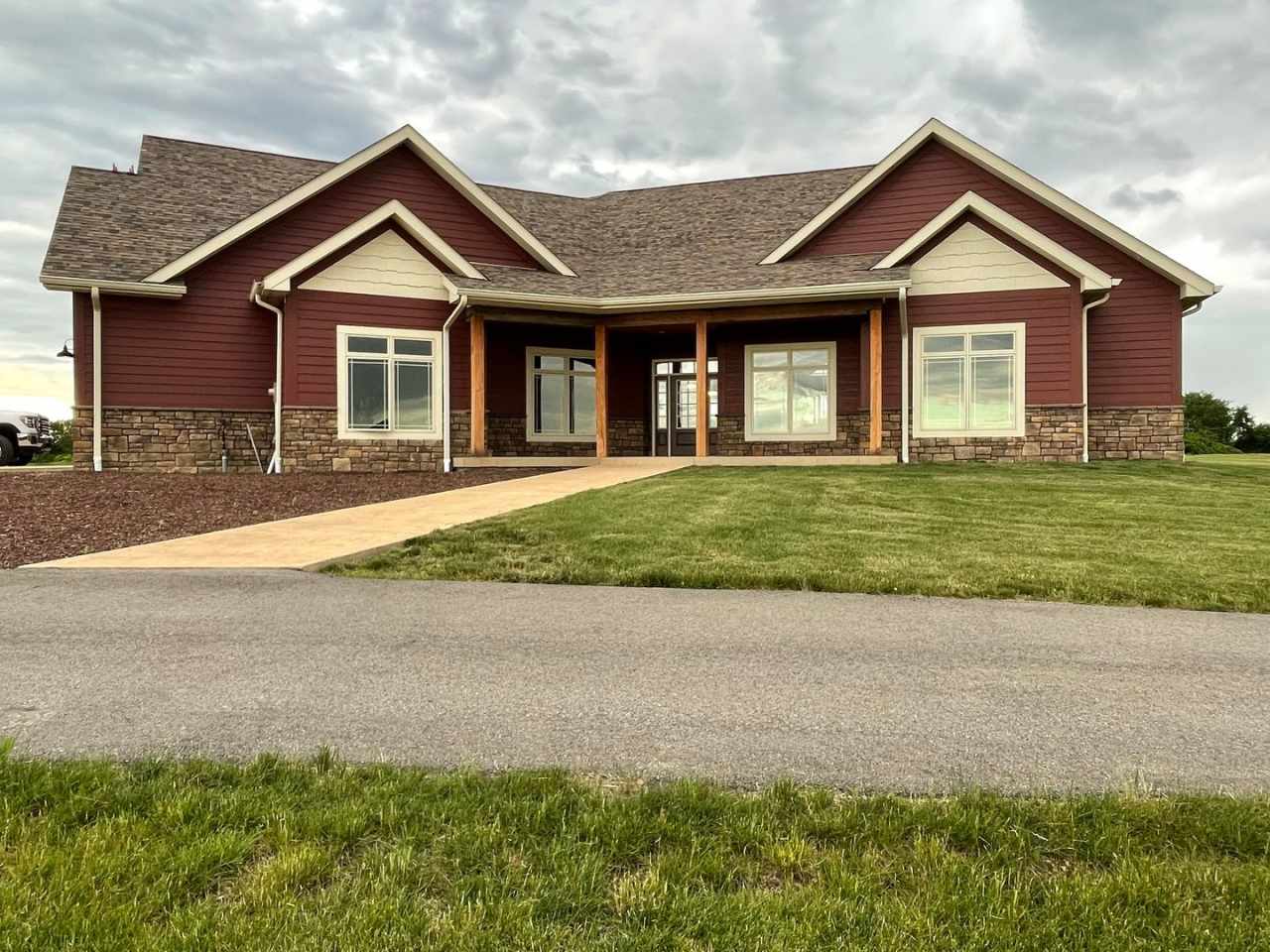 Mountain Retreat on 38 Acres--Only 4.4 miles to the US Open