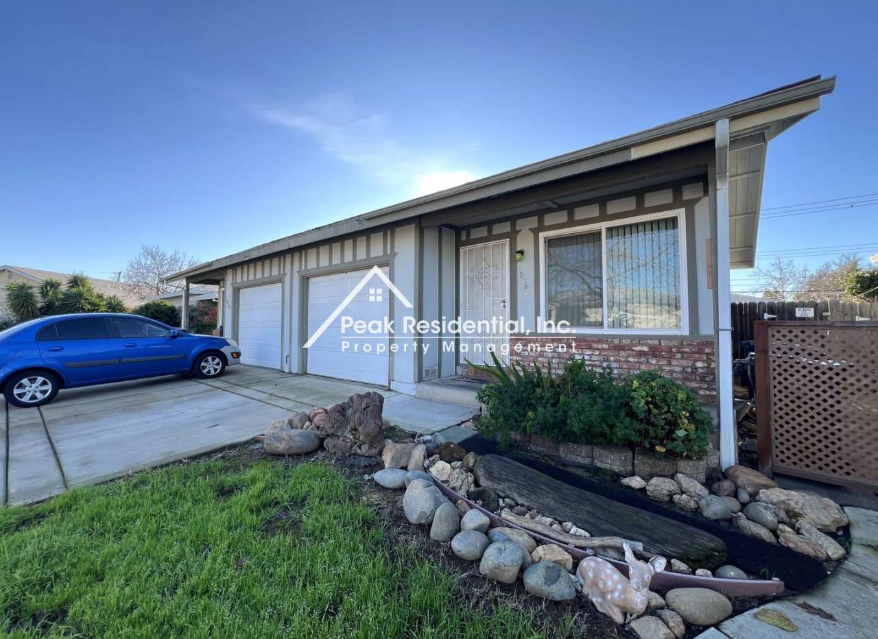 Nice Sacramento 2bd/1ba Duplex!