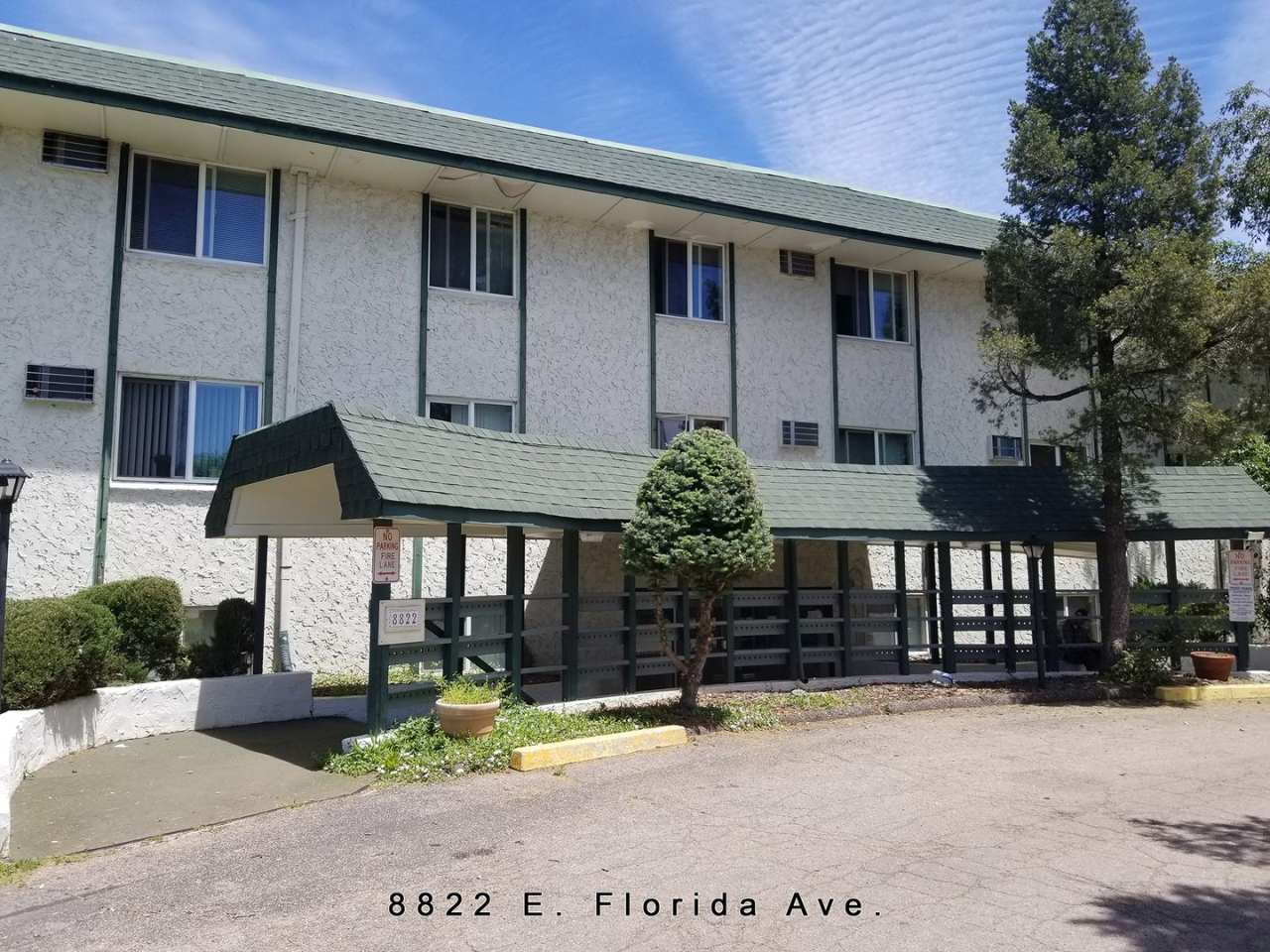 Great location off Leetsdale/Parker and Florida with lots of amenities such as AC, pool, hot tub, club house, washer/dryer in building.