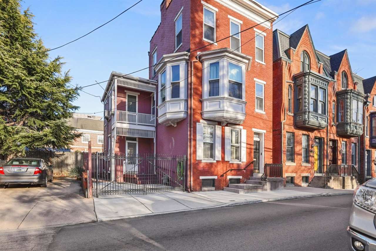 Spacious 5 Bedroom, 1.5 Bath Home in York, Pa!