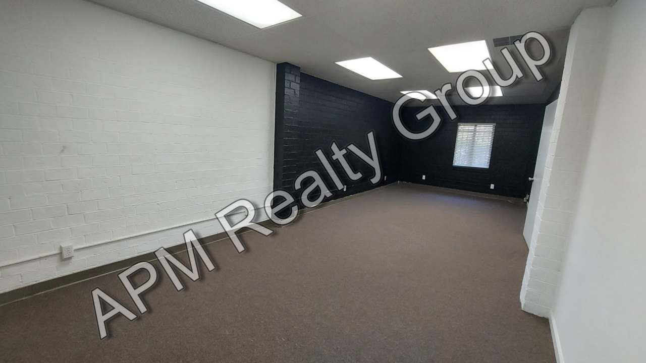 Private office space with move in special!