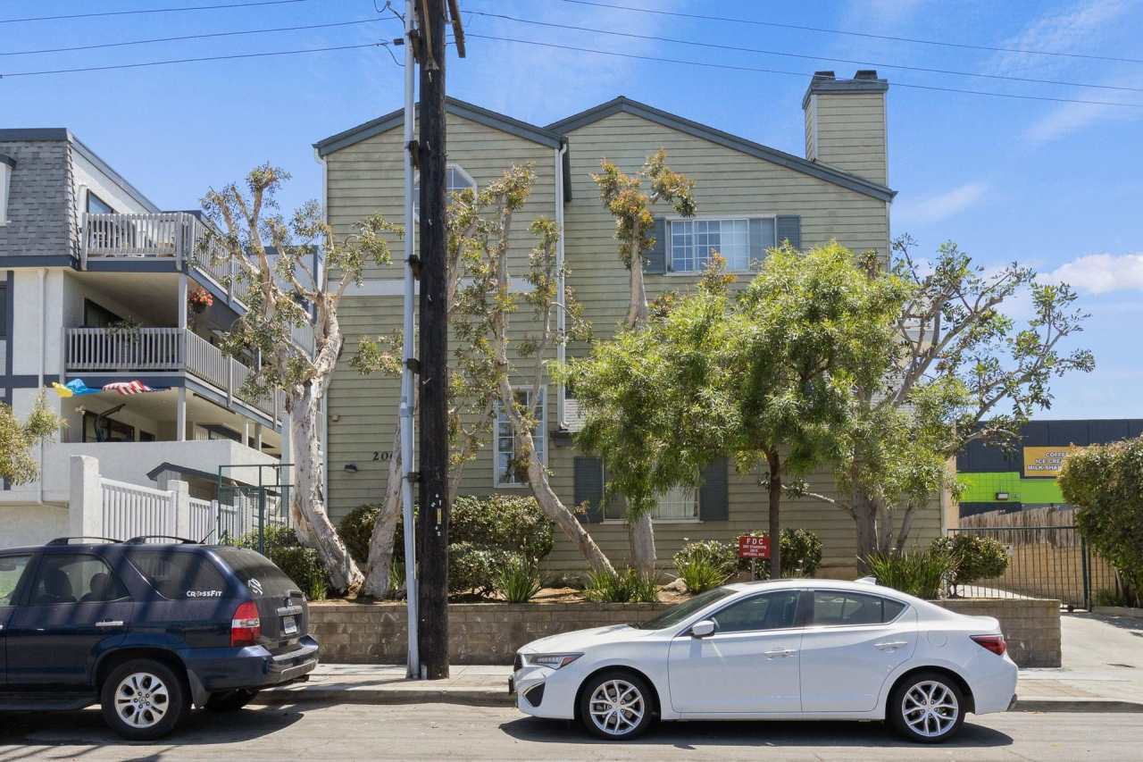 Gorgeously Renovated 2 Bedroom 2 Bath Apartment in the heart of El Segundo