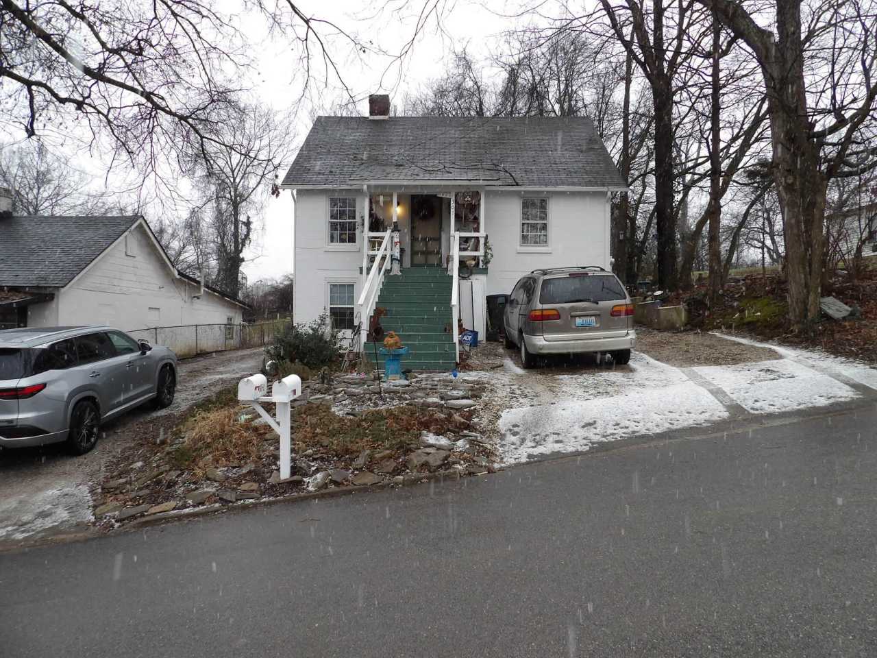 307 Henry Street unit: B