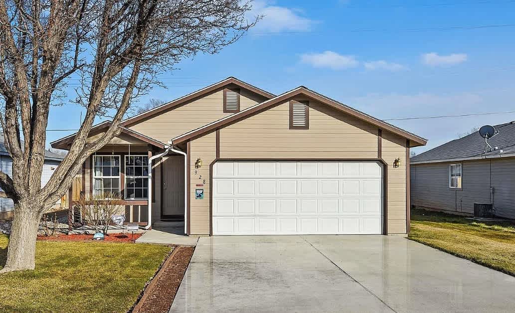 928 Aspen Grove Street