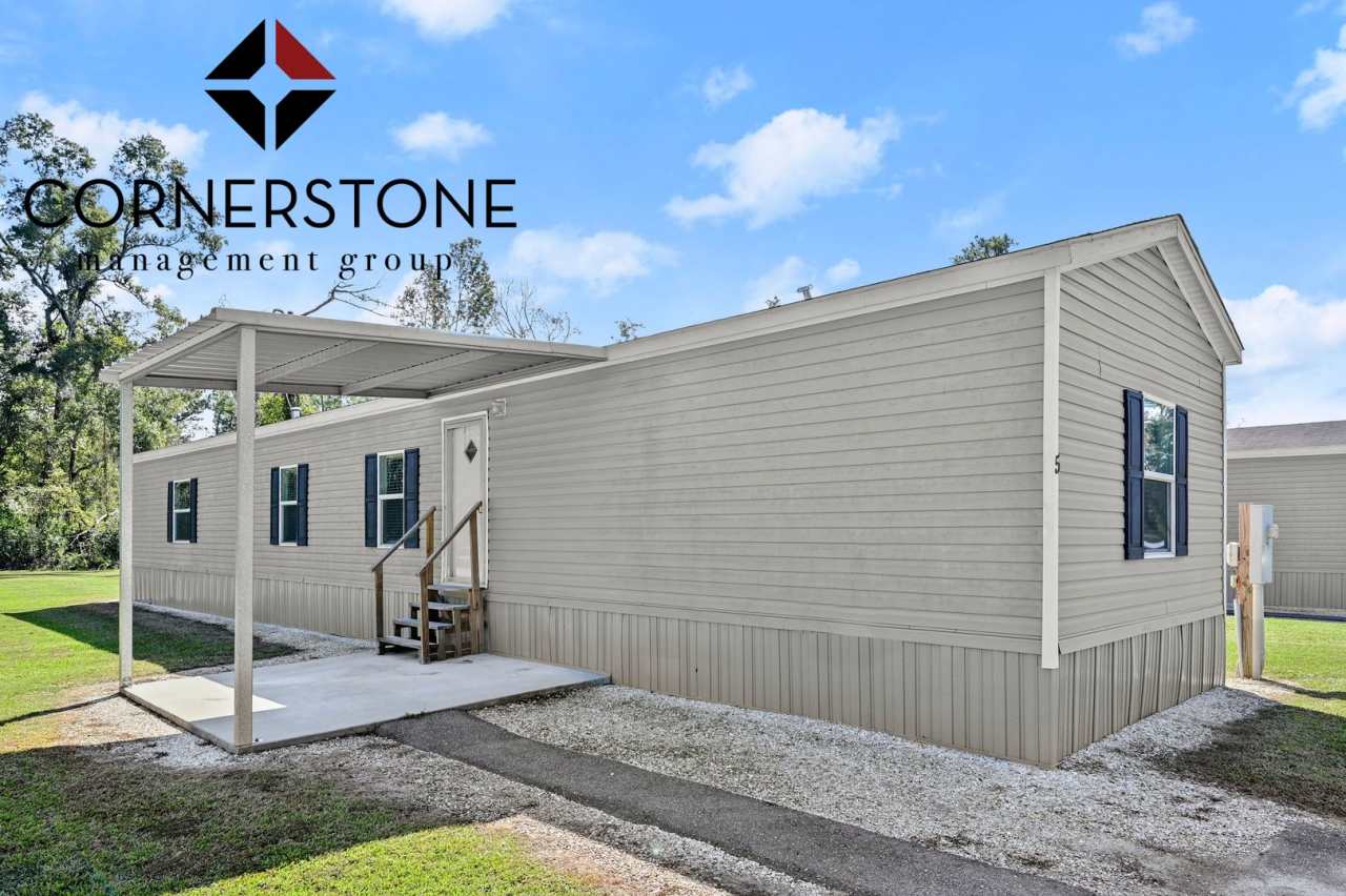 Cozy 3-Bed, 2-Bathroom Trailer Home Available for Rent! Located off of Strawberry Lane in Albany!