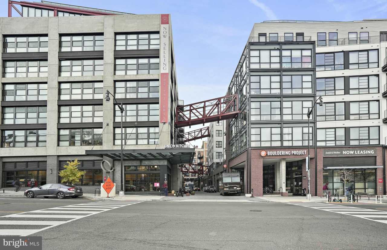 1625 ECKINGTON Place NE unit: 604