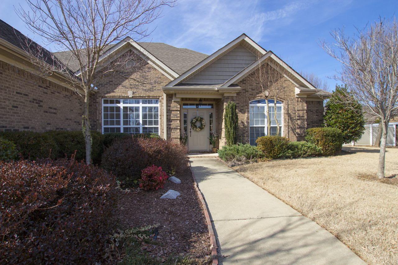 Exquisitely Maintained Home in the Coveted Goldsmith - Schiffman/ Hsv High school