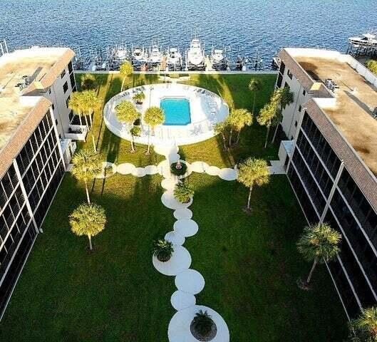 2424 N Federal Highway