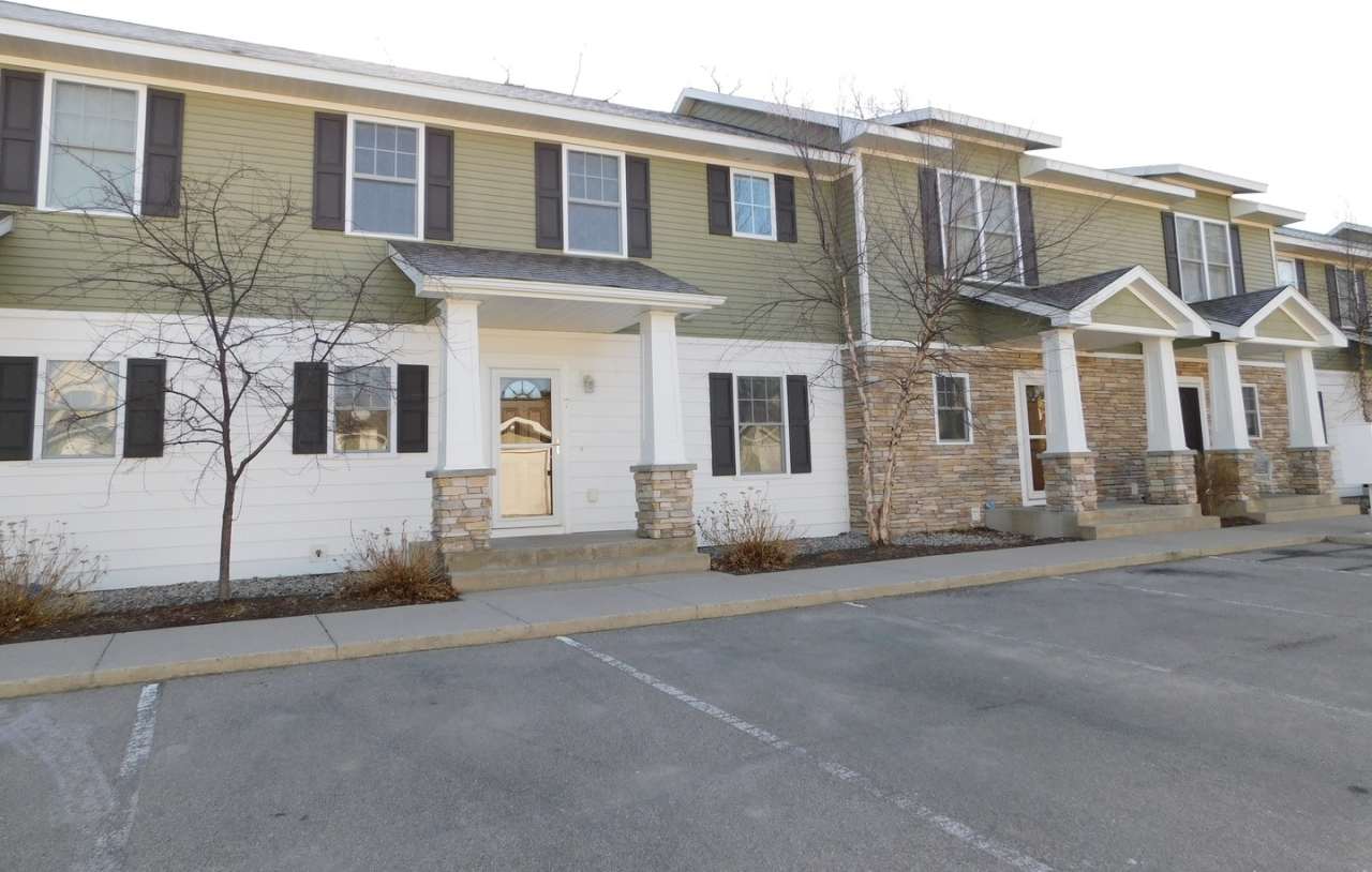 Modern 2-Story Townhome Condo with Resort-Style Amenities!