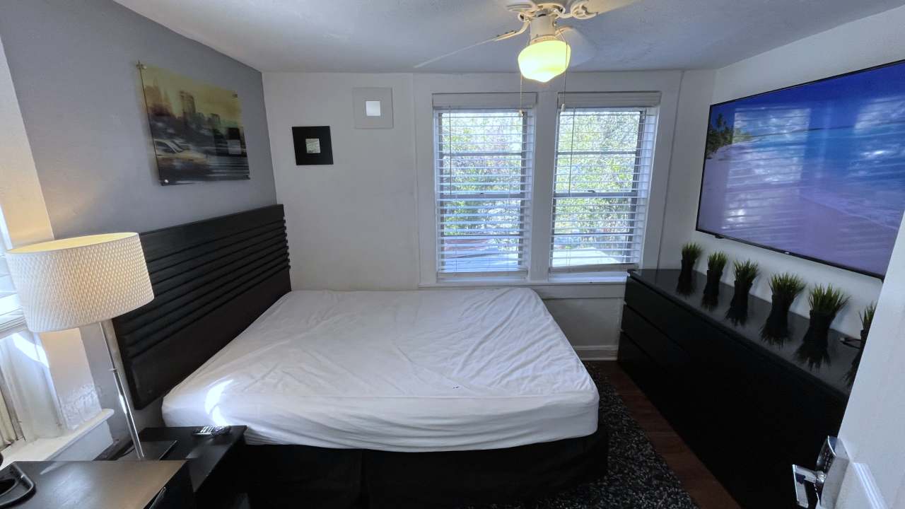 306-2 North Keech Street - Room 2