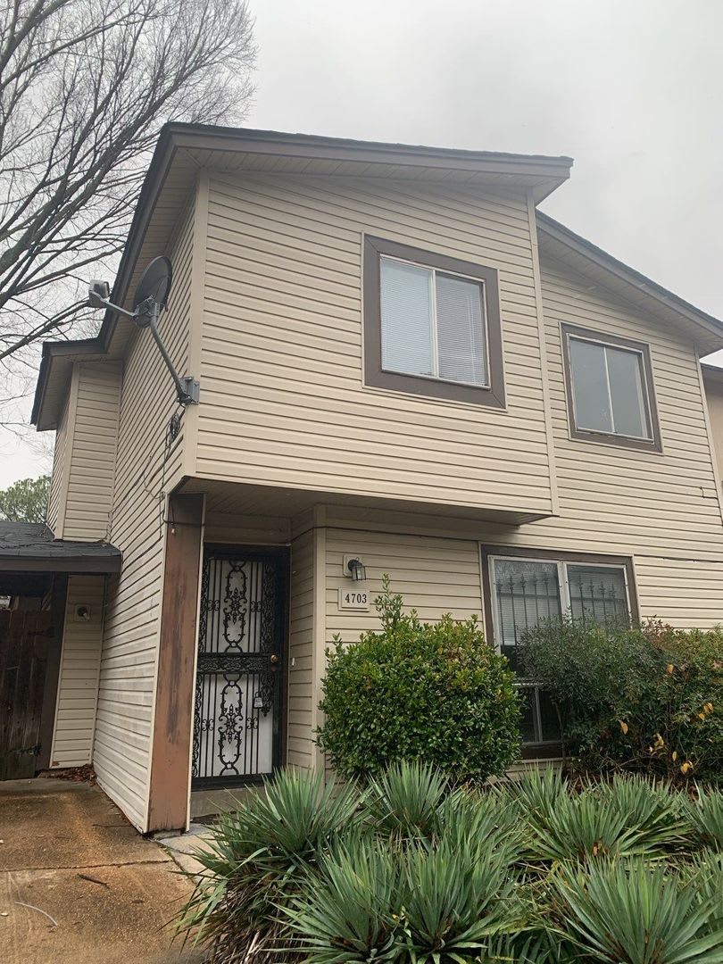 Large 2 Bed / 1.5 Bath Townhouse Coming Soon @ 4703 Wild Plum Court