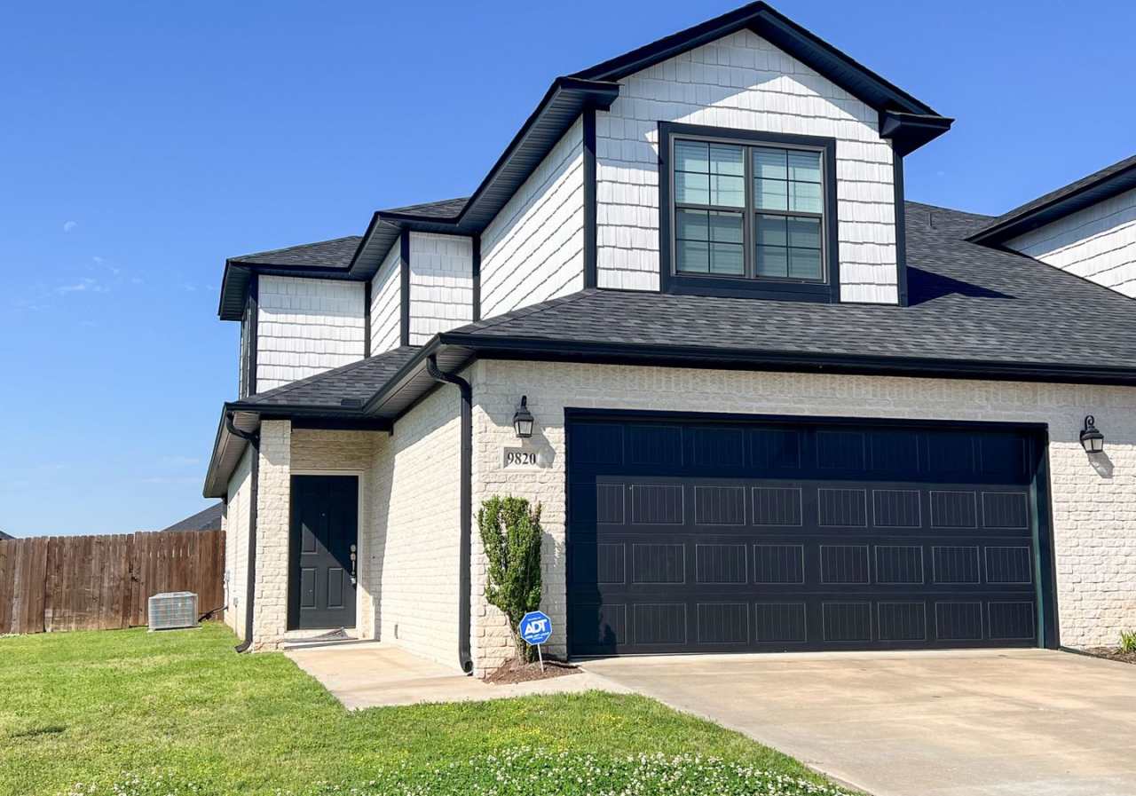 Spacious 3 Bedroom/2 Bathroom Chaffee Crossing Townhome **First Full Month's Rent FREE**