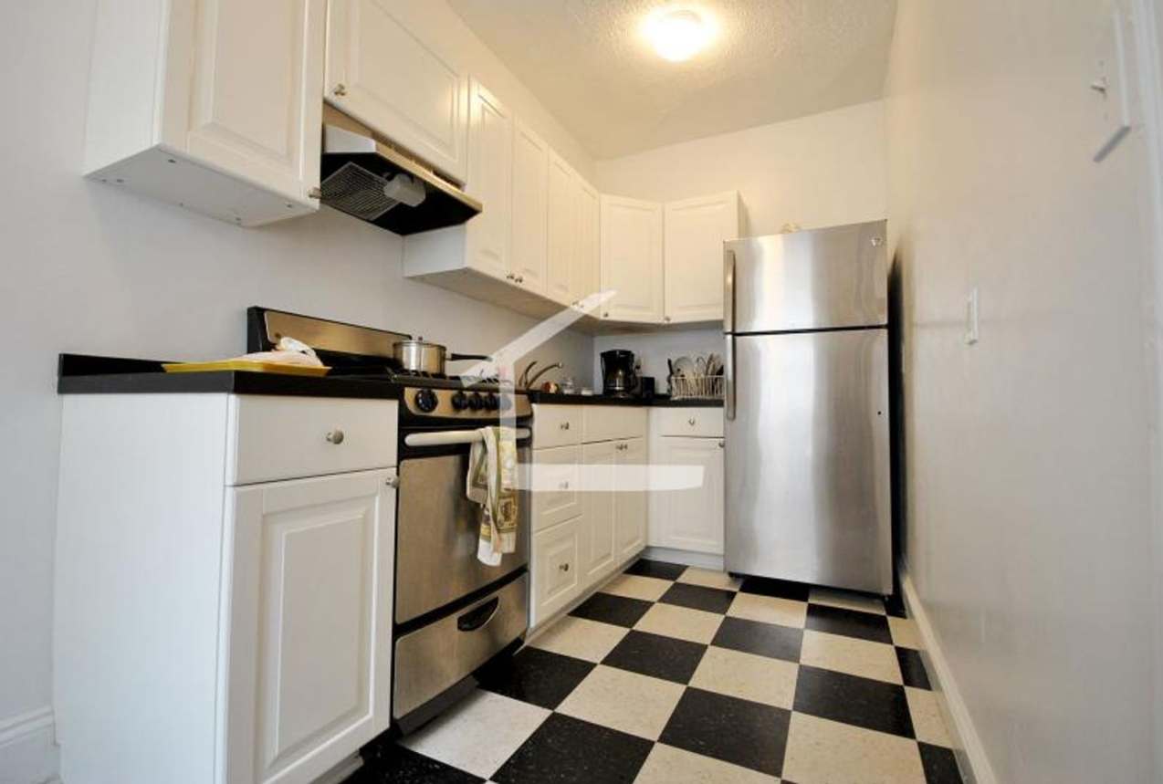 Nicely renovated 1 bed near the Green Line in Allston.