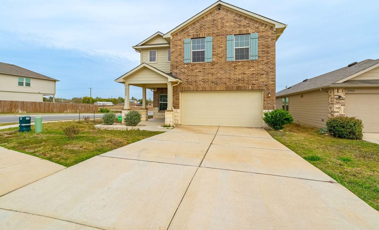 Charming 4 Bedrooms, 2.5 Bathrooms, Home in Stonewater !!!