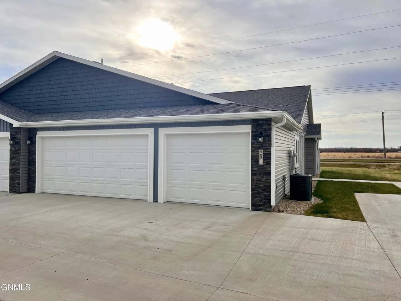 Quiet location - Check. Open floorplan - Check. 3-stall heated garage - Check. Welcome Home!