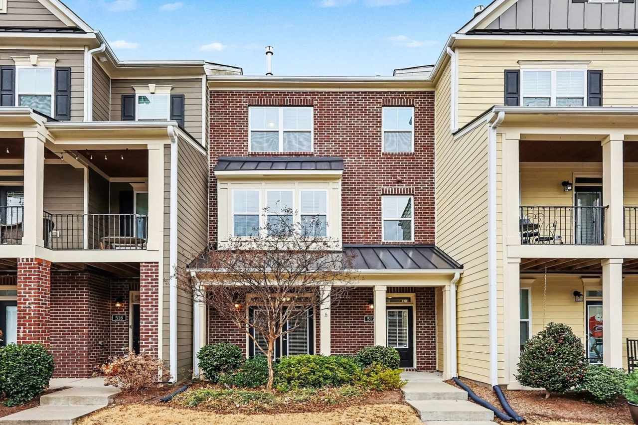 Spacious and Well Maintained Townhome in Austin Creek