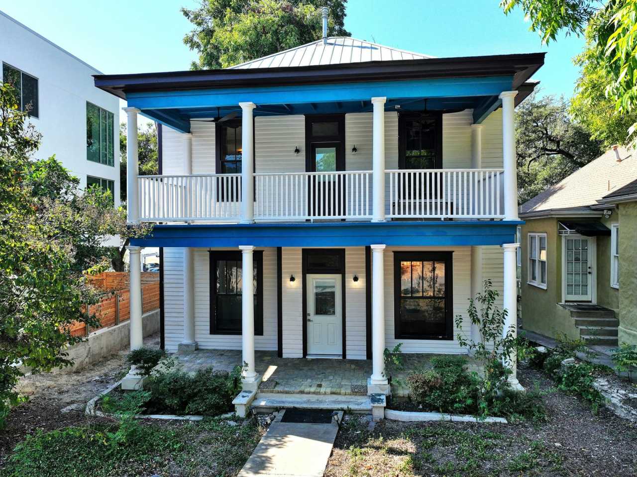 Spacious custom design 2 bed 1 bath Apartment for rent 709 W 14th st.