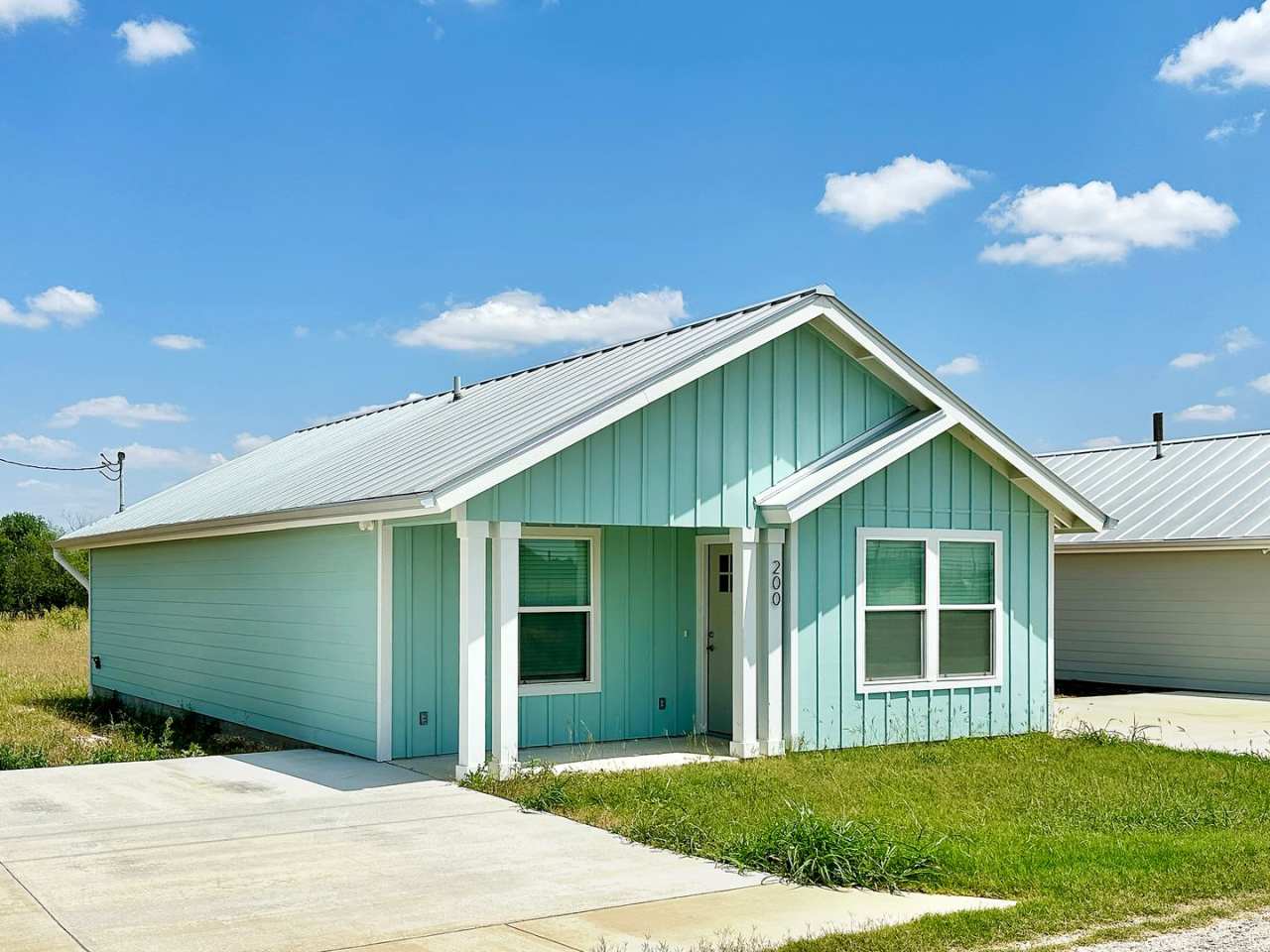 Charming Country Living with Modern Comforts!
