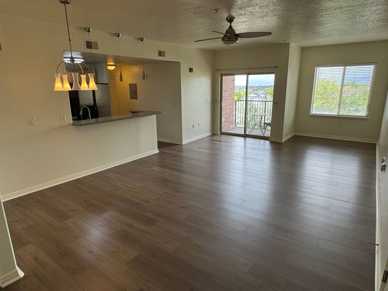 194 W Albion Village Way #406 (9700 S)