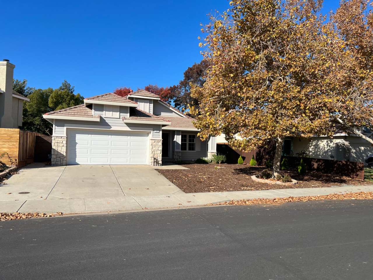 A truly rare and stunning Brentwood single-story rental opportunity! Nearly 1700 square feet! Beautiful neighborhood close to walking trails, aquatic park, schools  shopping! Newer paint, sharp laminate LVP flooring!