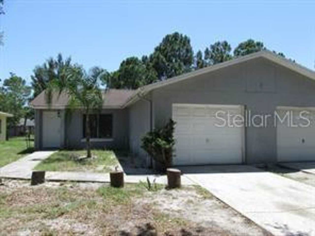 2 bedroom 2 bath Duplex for rent at 3043 Willow Bend Blvd Orlando, Fl. 32808