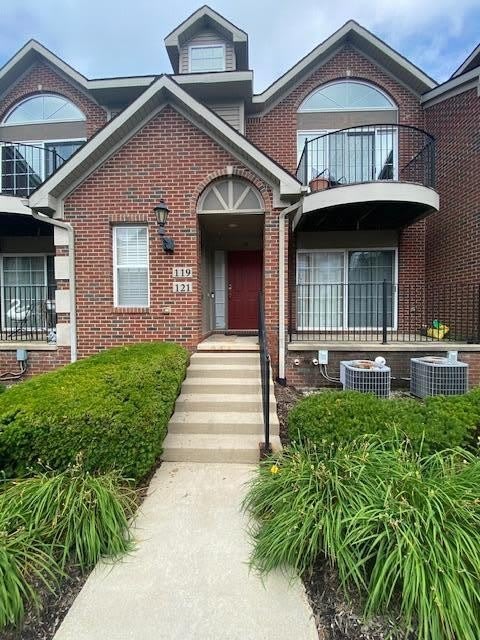 119 W Oakbrook Drive