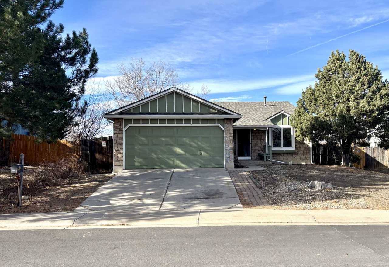 Remodeled 3bd 2ba ready for rent in Fox Hill neighborhood Aurora CO