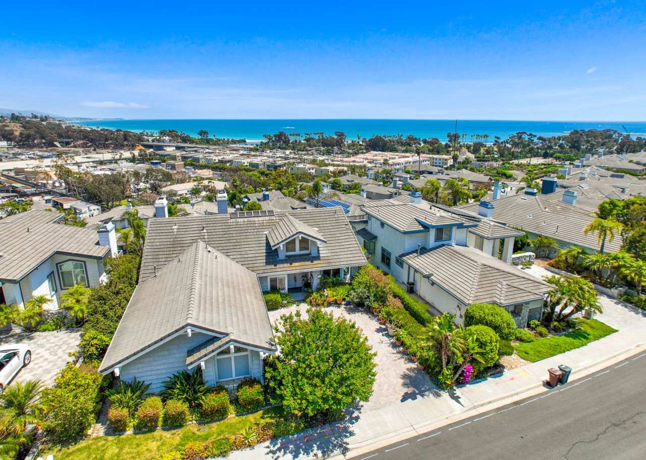 Stunning 4 Bed | 3.5 Bath Home Office and Sweeping Ocean, Coastline  White Water Views