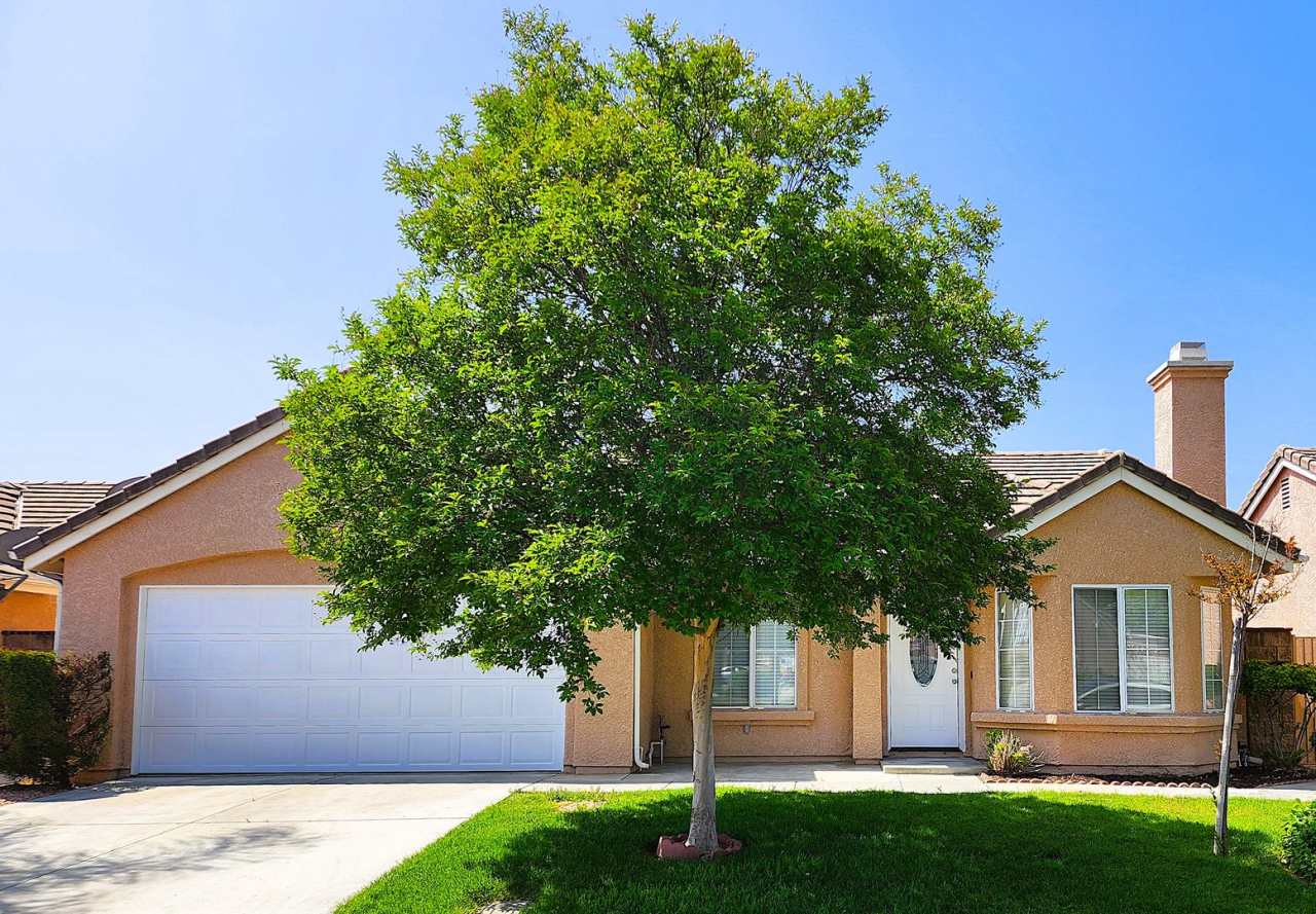 Updated Hemet Home, 2Bd, 2Ba, Bonus Room