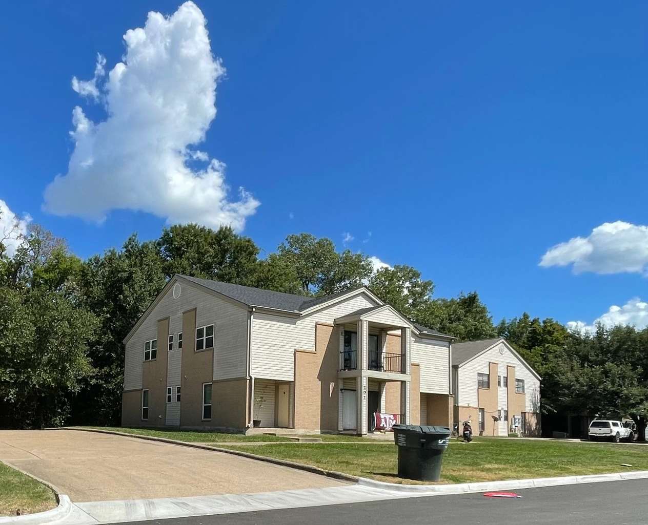 AUGUST 2026 PRE-LEASE Spacious Updated 2 Bed 2 Bath Apartment on Bus Route!