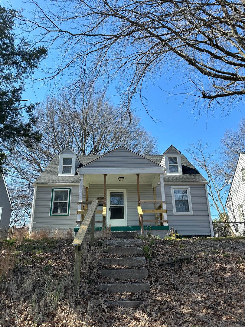 3 bed 2 bath house on North Side! All electric, Central Air, laundry included, big yard