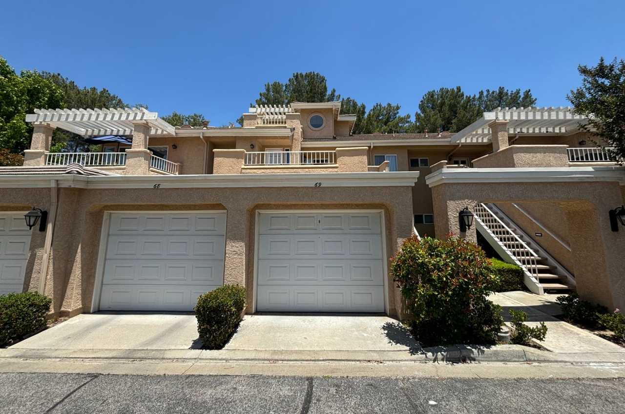 Spacious 2-Bedroom Condo with Loft  Resort Amenities in Gated Valencia Community!