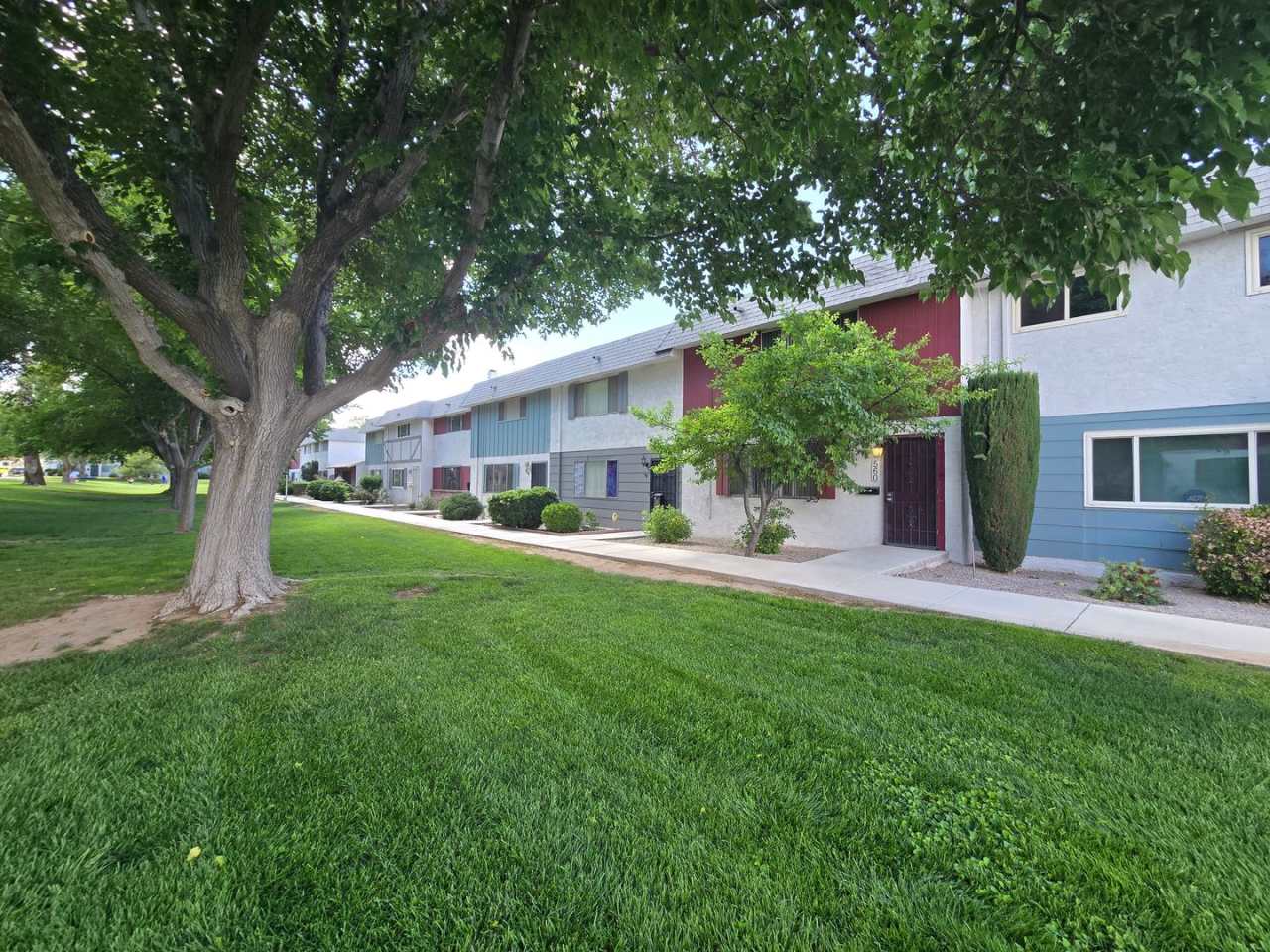 Beautifully Remodeled 2-Bedroom, 2-Bath Townhouse at 560 Greenbriar Townhouse Way – A Must-See Gem!