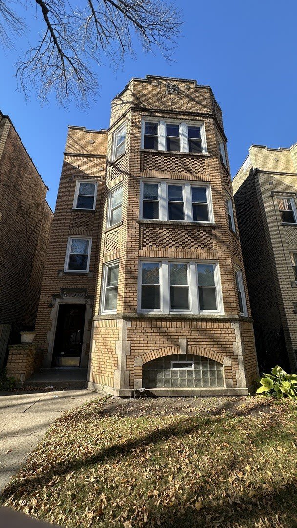 5530 N ARTESIAN Avenue unit: 3