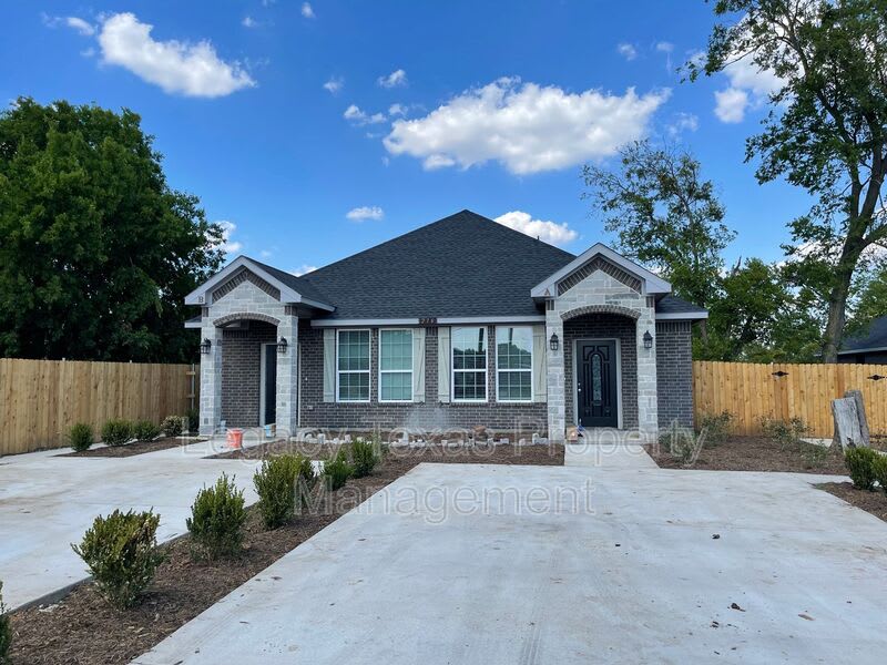 216 Cleveland Street