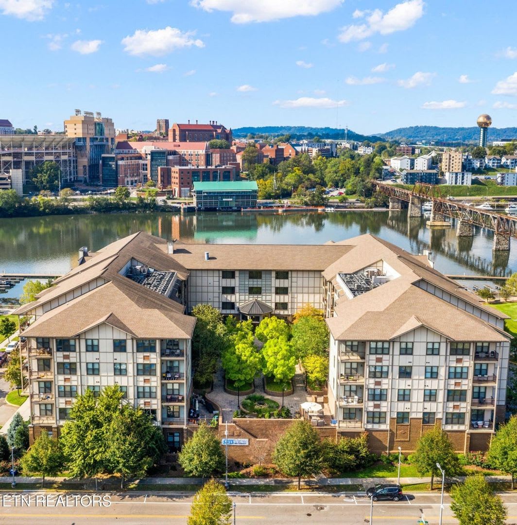 CityView at Riverwalk - Available January 2026! Gorgeous UNFURNISHED 2 bed/w 2 bath (both ensuite) Condo, Unit 308.