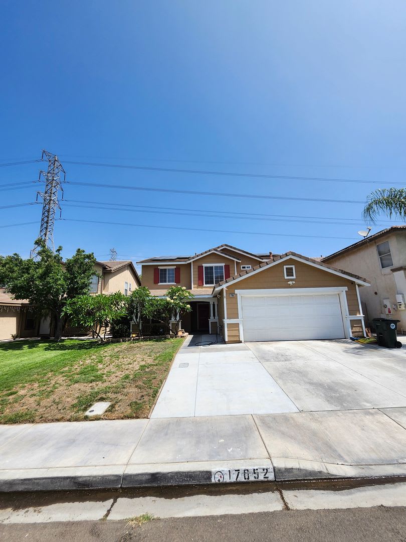 Beautiful 5 Bedroom House fully remodeled. MUST SEE!!