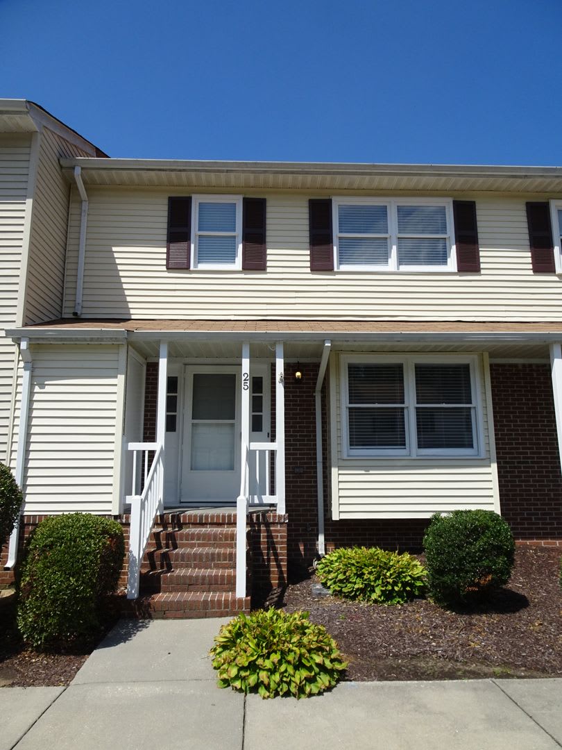 3 Bedroom 2.5 bath Townhome rental in Raleigh Square