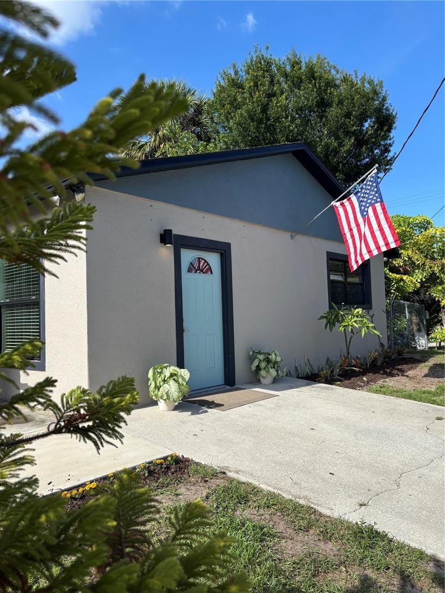 1913 W CHESTNUT STREET