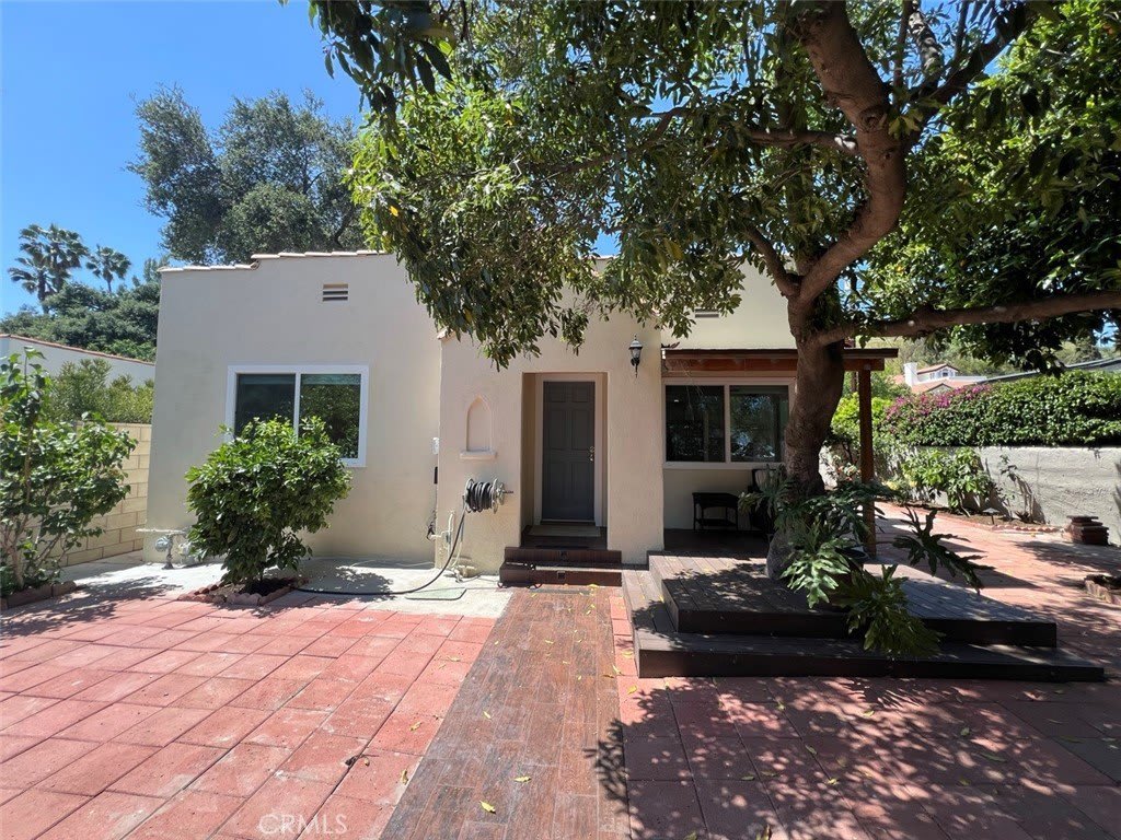 1011 San Pascual Avenue