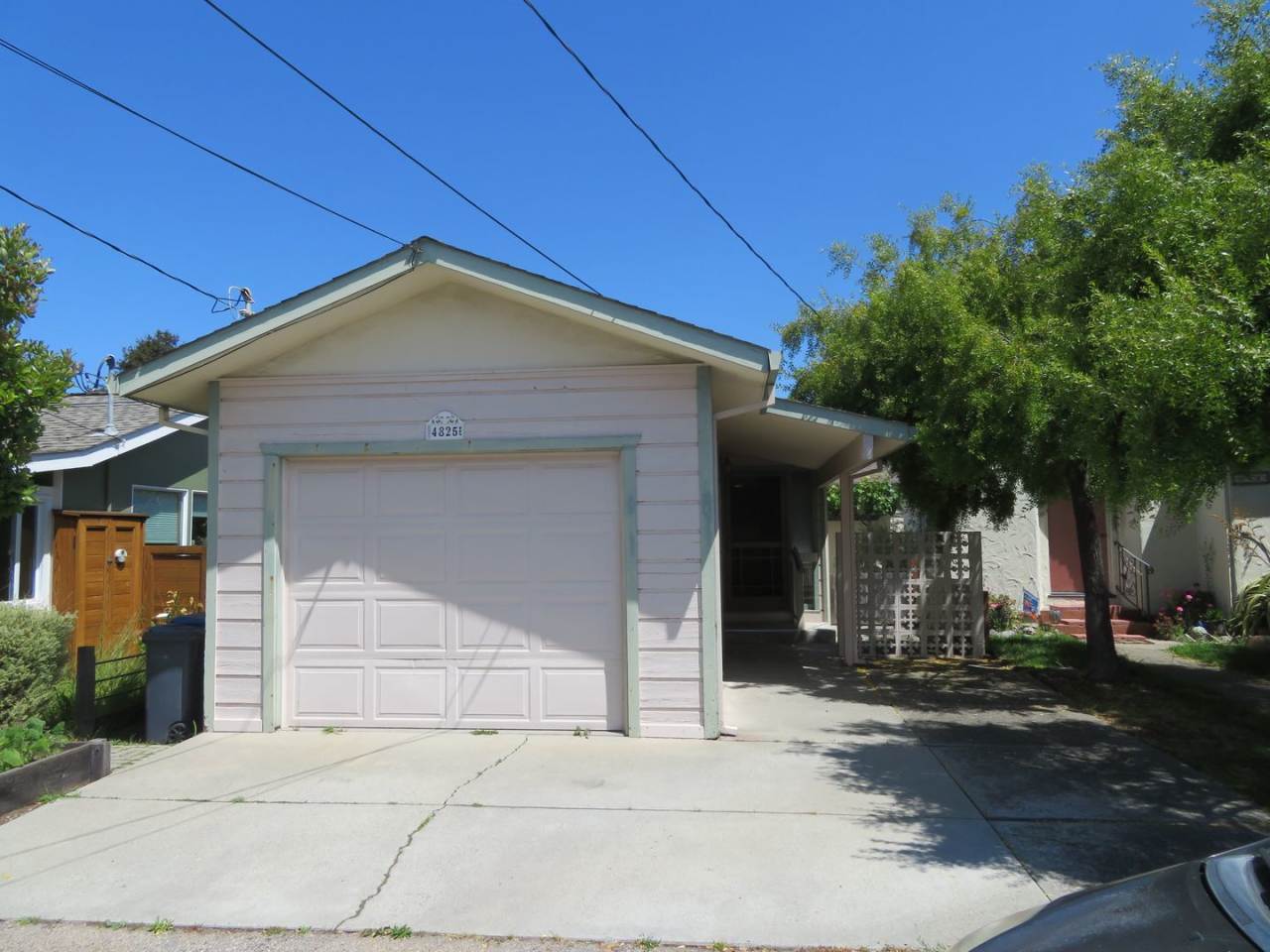 2 bed 1 bath house in the Capitola jewel box