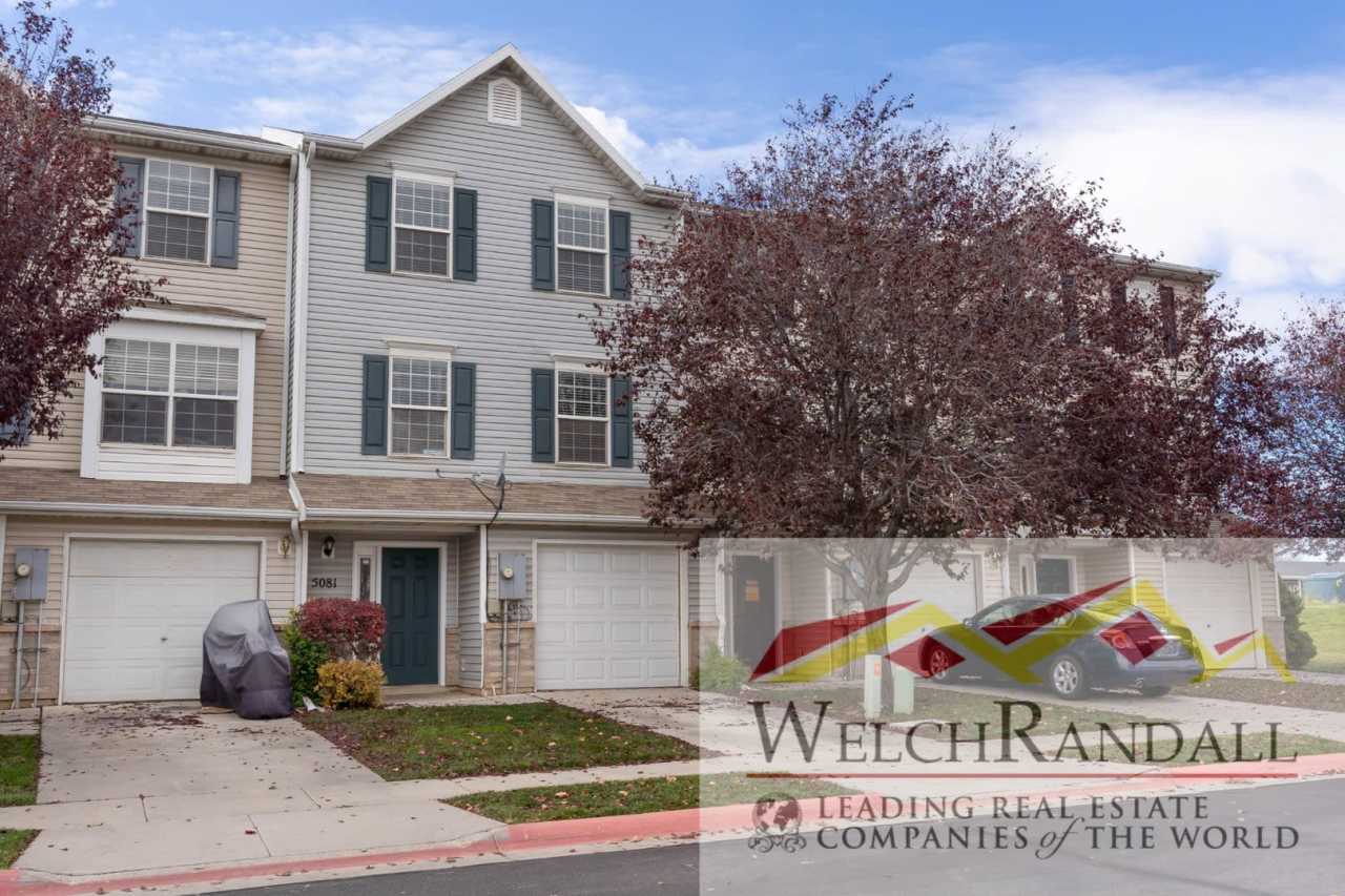 Spacious Townhome in Roy