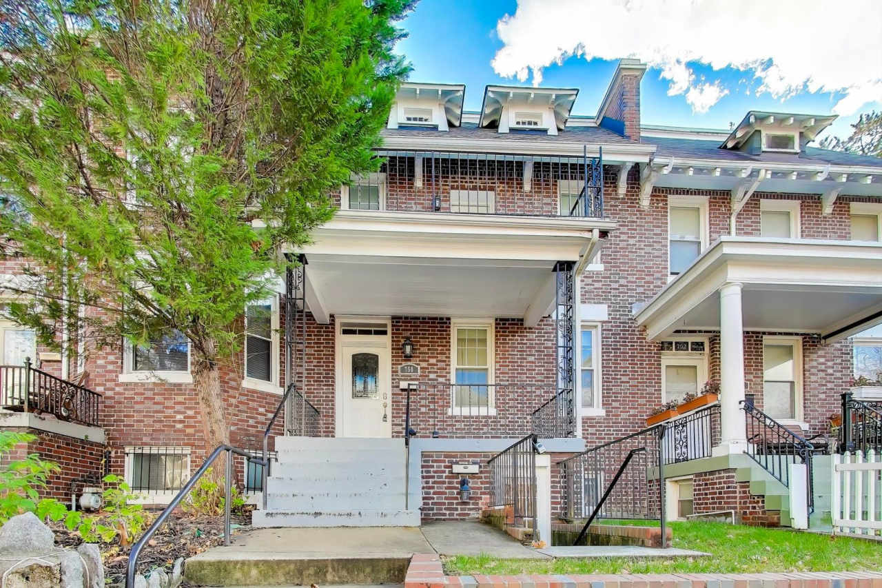 LEASE SPECIAL - $1,995 for a 16-24 month lease. 12 Month lease offered at $2,200 - .Spacious 2 Bed English Basement! APPLY TODAY TO SECURE YOUR NEW HOME